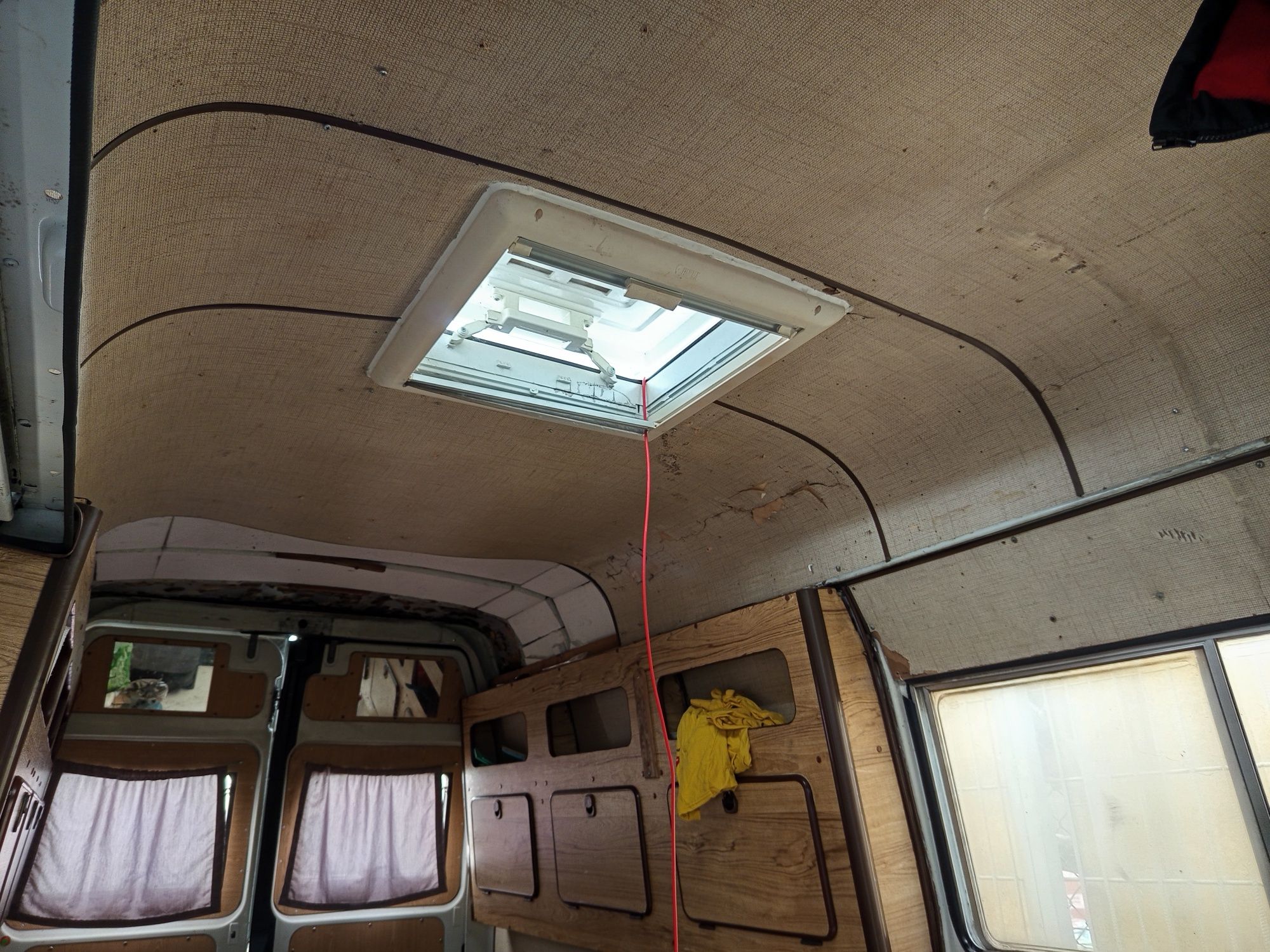 Auto-caravana Mercedes Dahmer para remodelar