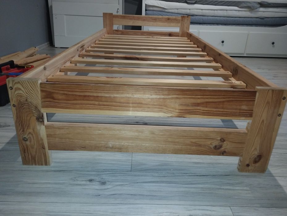 Łóżko drewniane z materacem 90x200