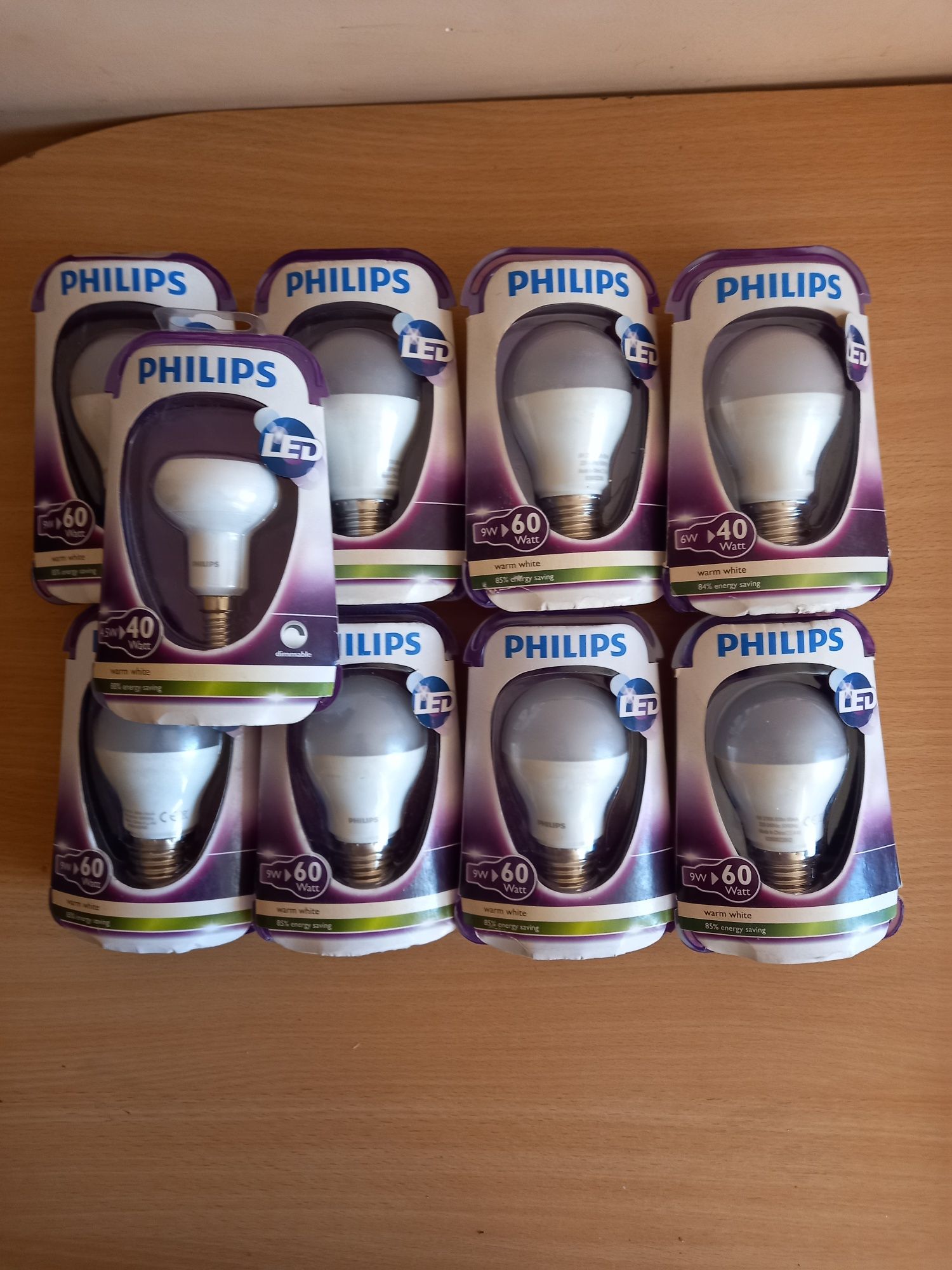 Żarówki Philips LED 8 szt + 1 ciepłe światło