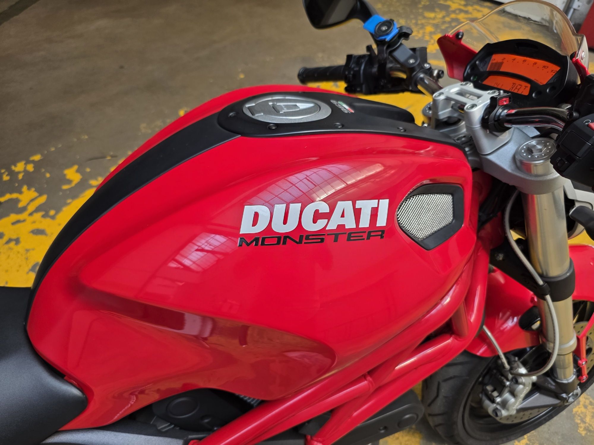 Ducati moster 696