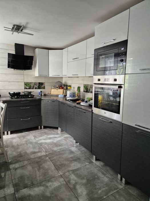 Meble Kuchenne + stół z 4 krzesłami i okap