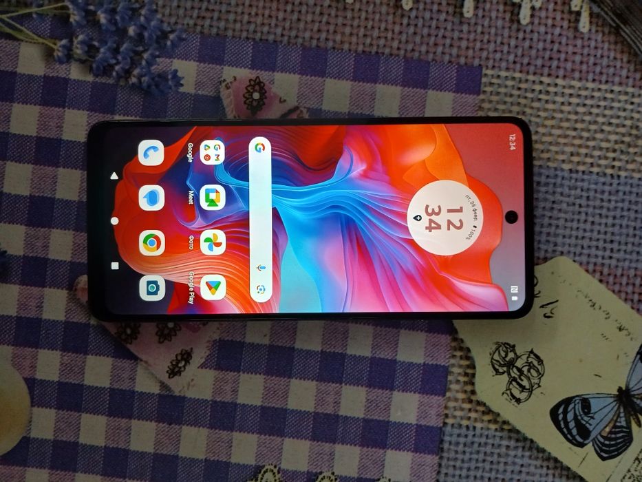 Продам телефон Moto g04