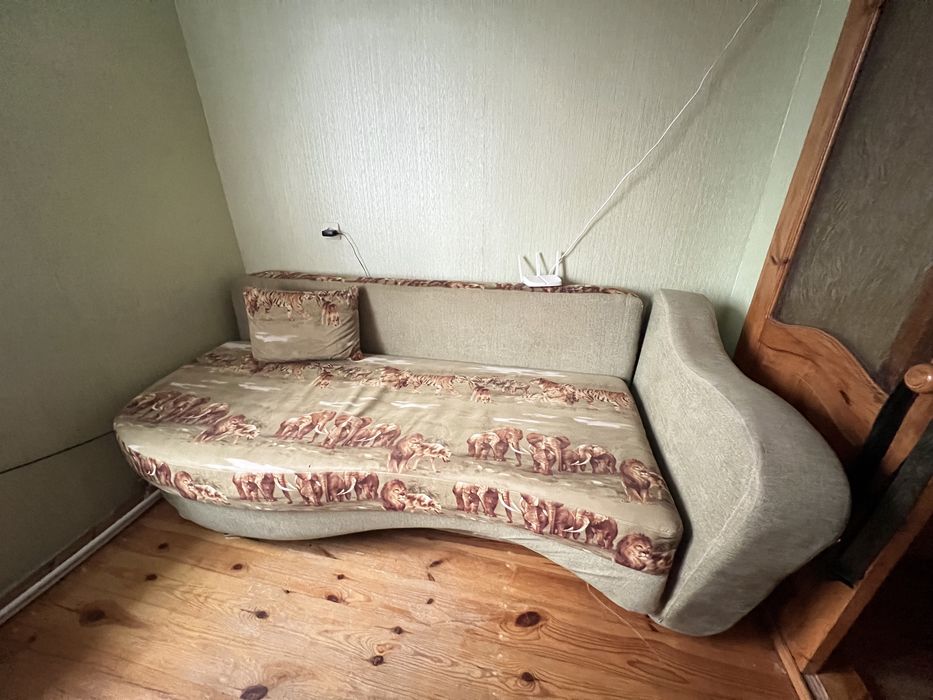 Розкладний двоспальний диван з нішею для зберігання речей. Самовивіз