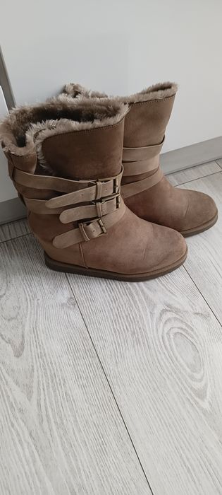 Botki na koturnie