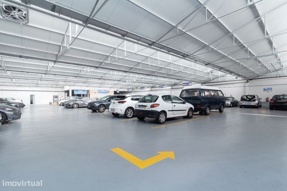 Excelente espaço Armazém Comércio, Serviços, Indústria ao centro Porto