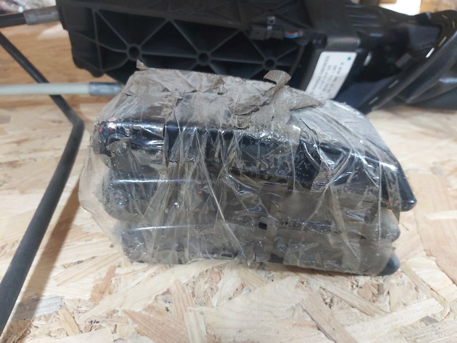 Завіси задніх дверей спрінтер 903904