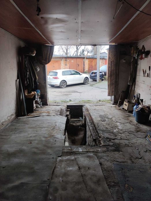 Продам Гараж в районі Електромережи по Сабарівському шосе