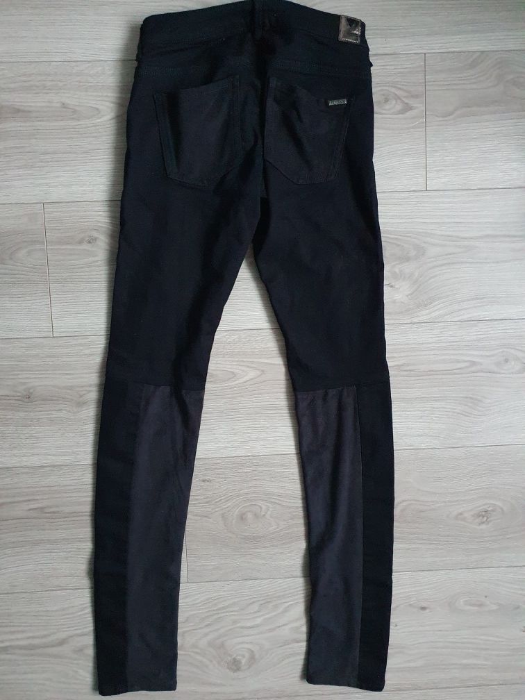 Guess spodnie jeansy rurki czarne xxs xs 34 zamszowe wstawki zamszu