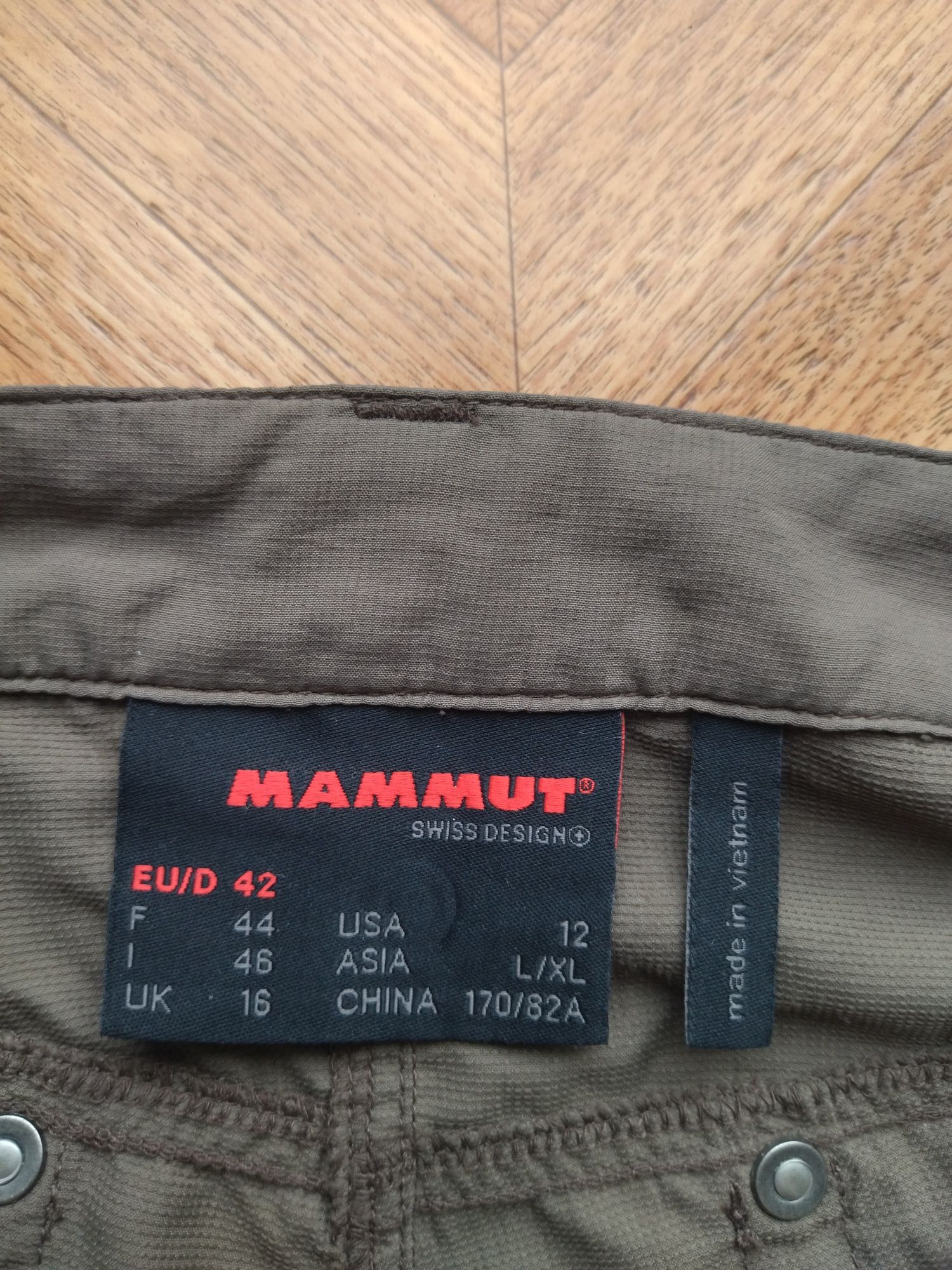 Женские шорты MAMMUT