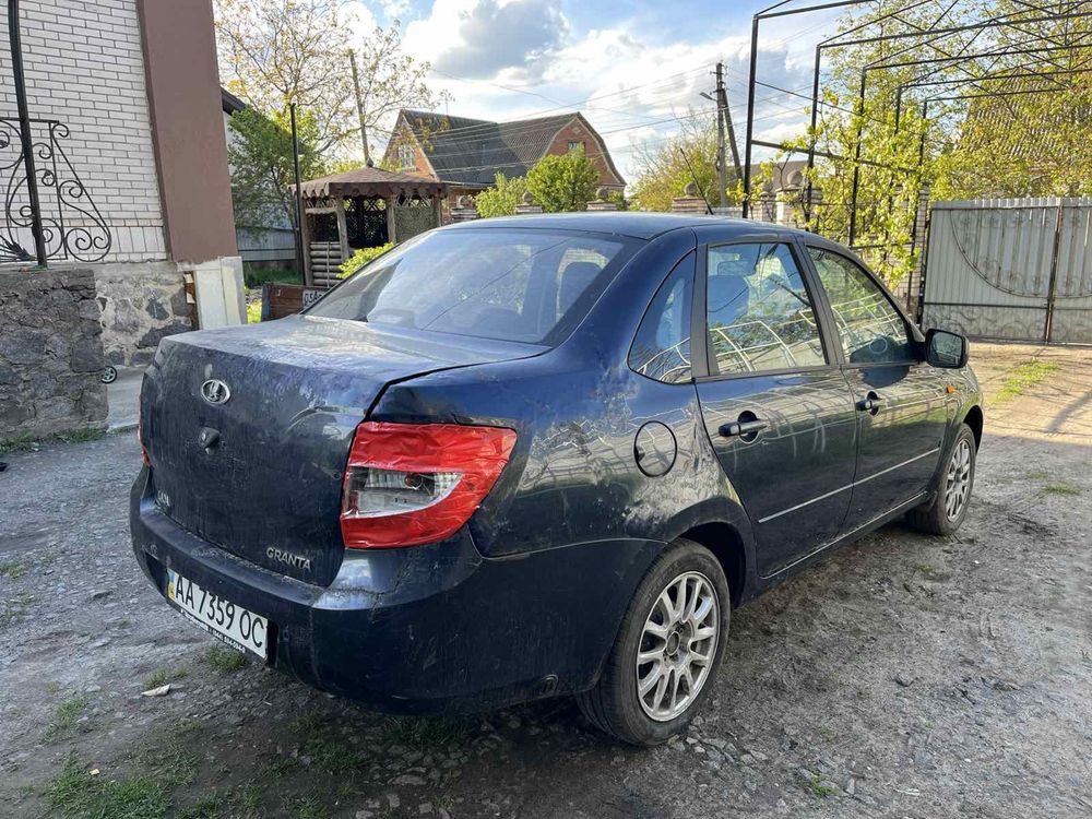 Продаєть Lada Granta 2013 року