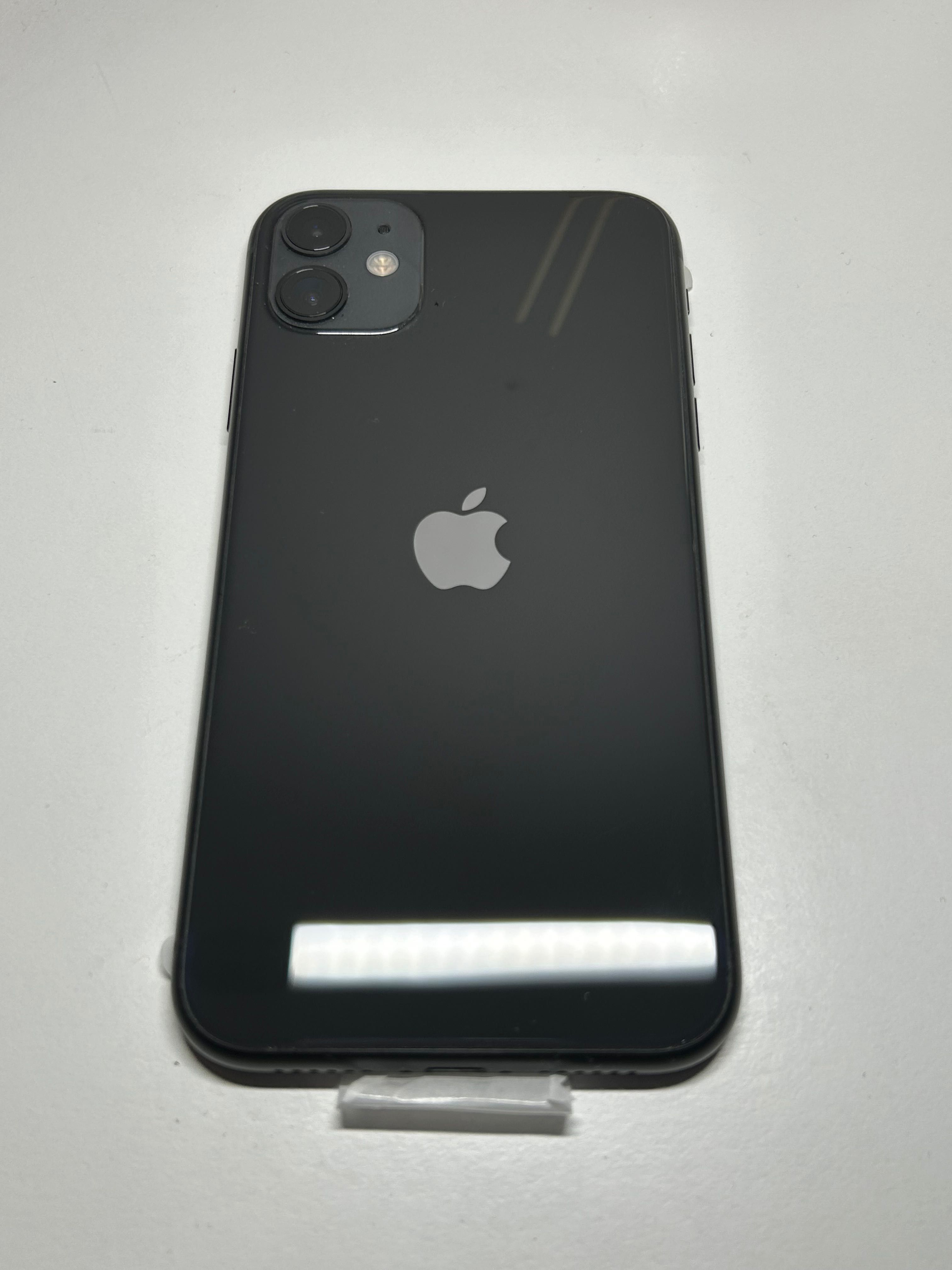 iPhone 11 black 64gb