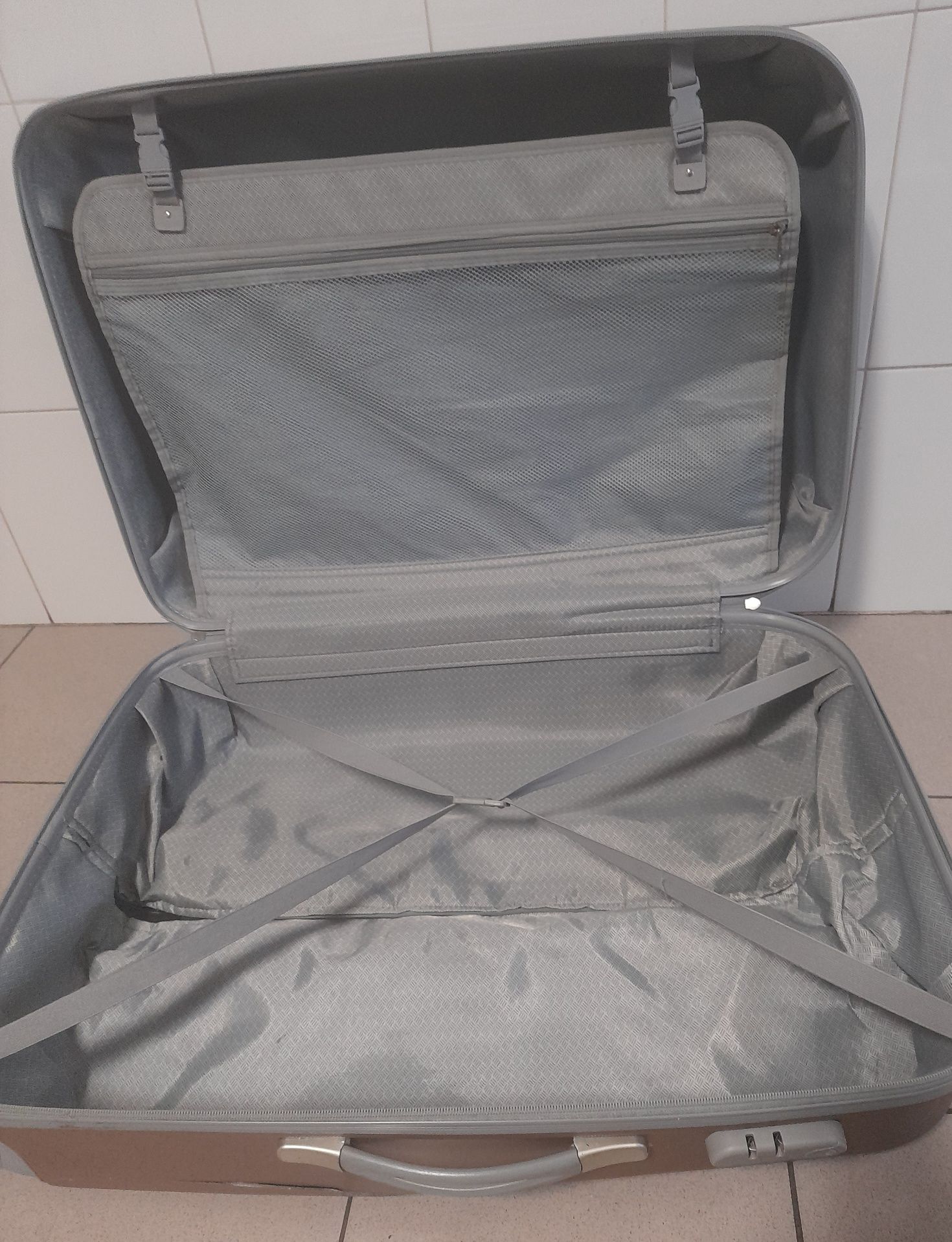 Mala de viagem- capacidade  até 23 kg