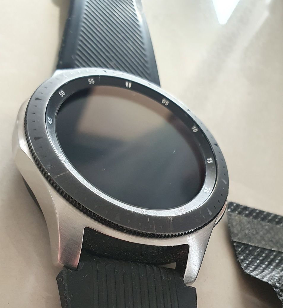 Zegarek smartwach Samsung Galaxy Watch 46 mm Silver, srebrny.