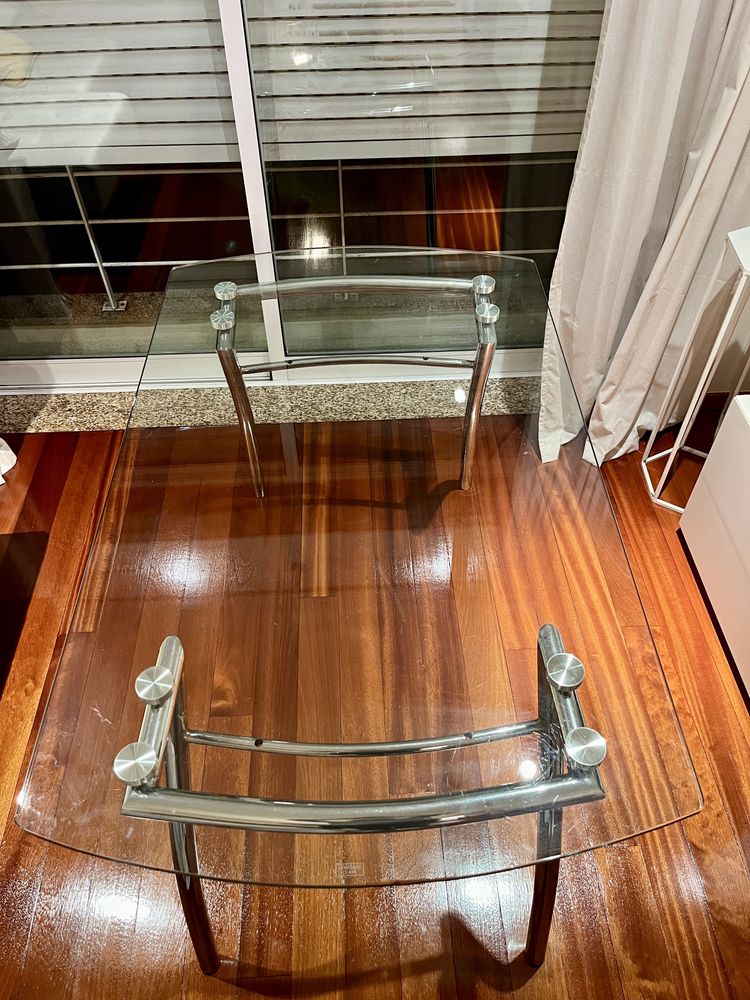Vendo mesa bonita de vidro