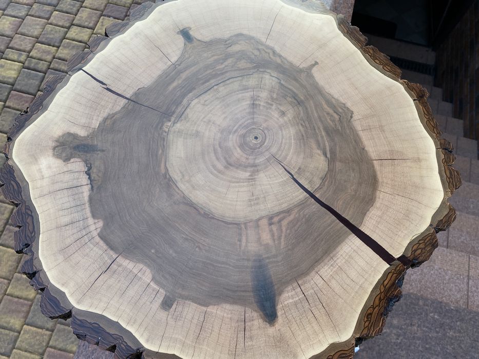 Stolik kawowy zaprojektowany w nowoczesnym stylu