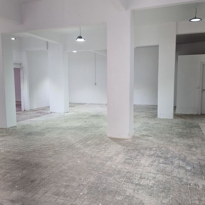 Armazém Feijó- 240m2 com 4 portões e 2 portas de vidro