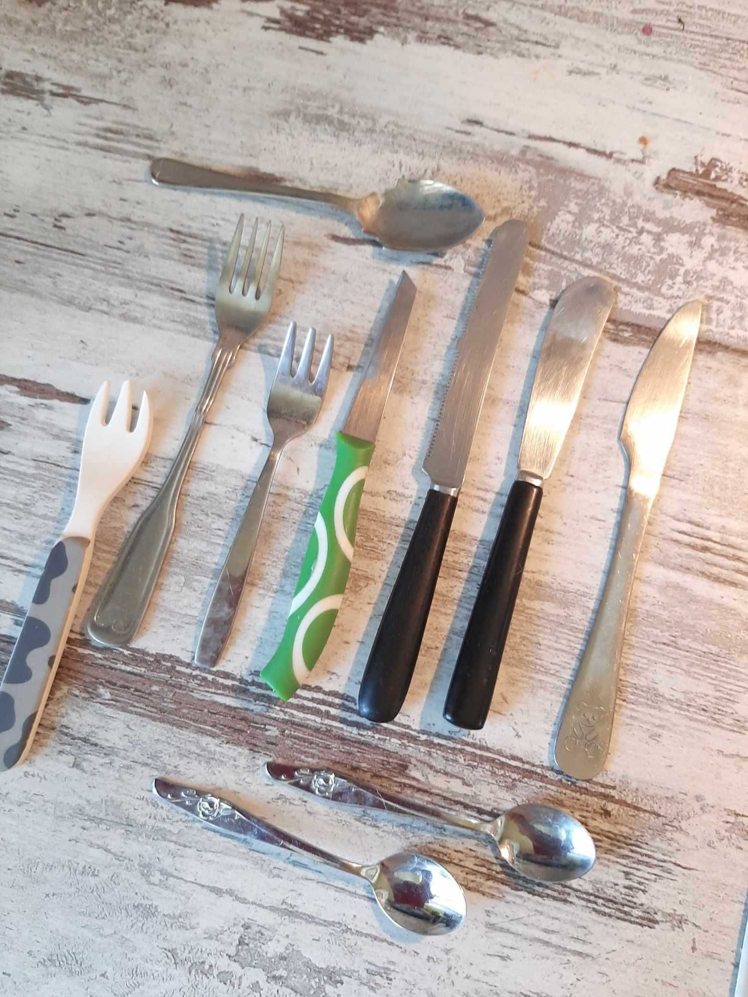 Noże kuchenne, widelczyki i mini łyżeczki- różne