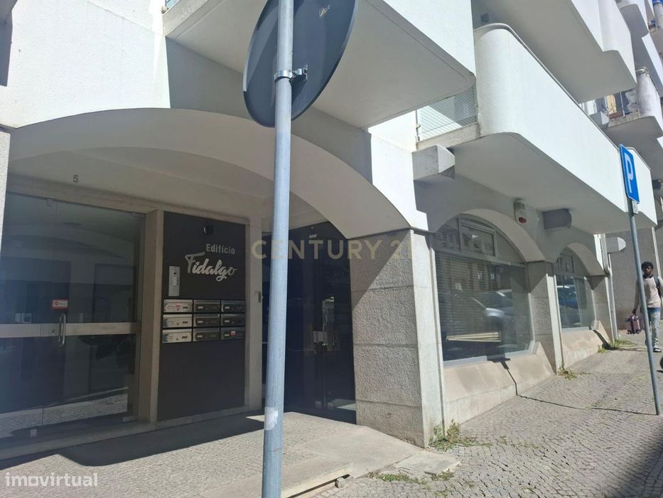 Arrenda-se Cave com 515m² e rampa de acesso – ideal para oficinas ou n