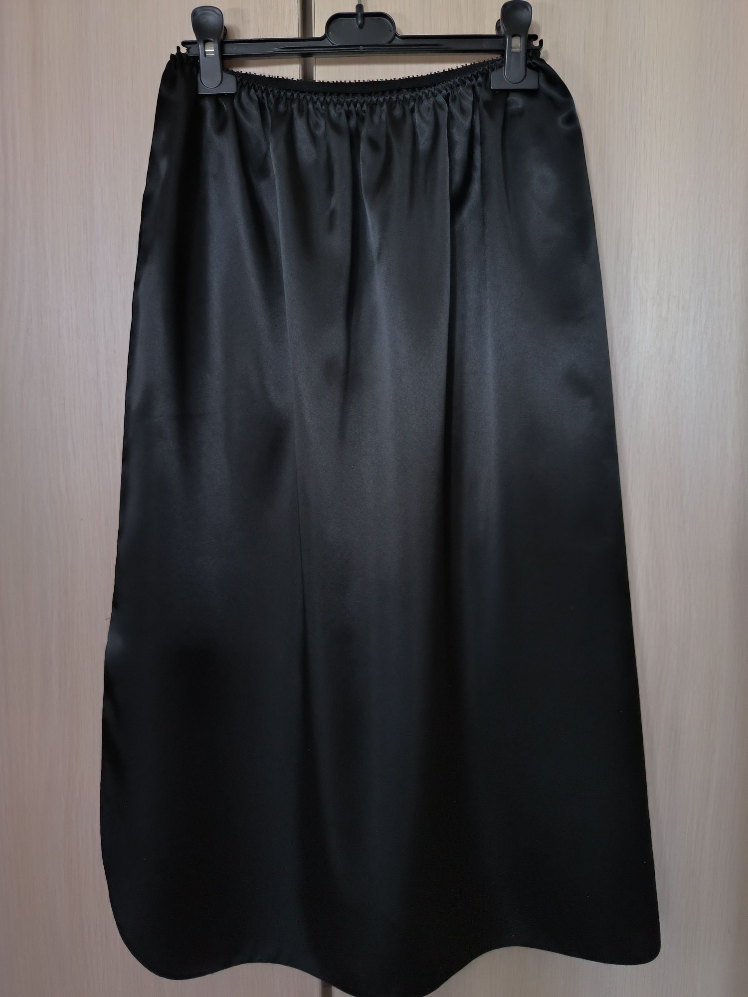 Блузи білі на L XL та спідниця