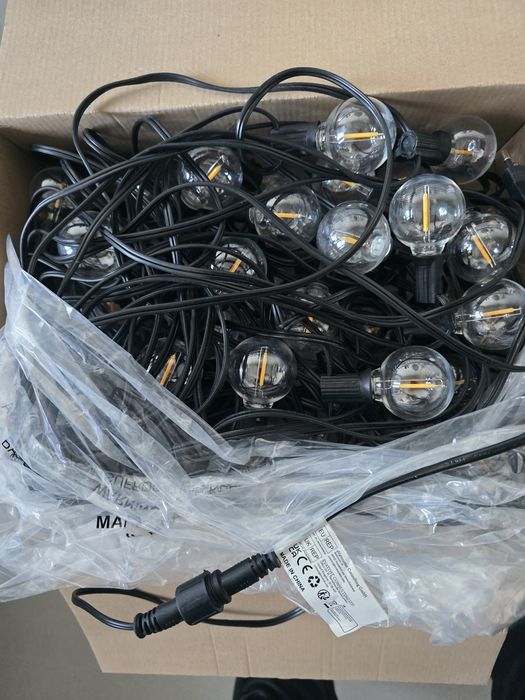 Lampki sznurkowe Gluroo G40. 30 metrów 50 żarówek plus 2 gratis