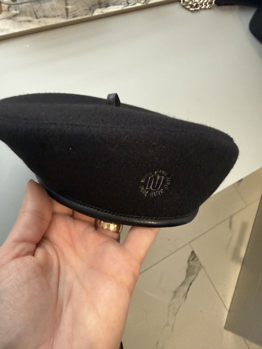 Берет чорний жіночий