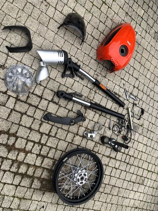 Ducati Scrambler bak osłona uchwyt szyba felga  pólka laga
