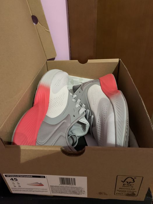 Buty 4f rozmiar  45 nowe w pudelku