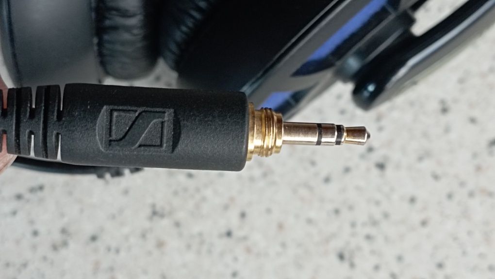 Sennheiser hd 465 навушники відкритого типу.