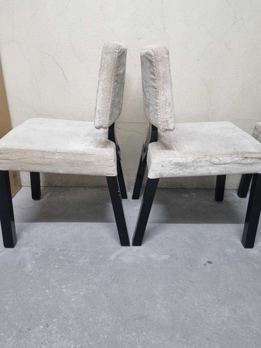 4 Cadeiras de sala alcochoadas para restaurar