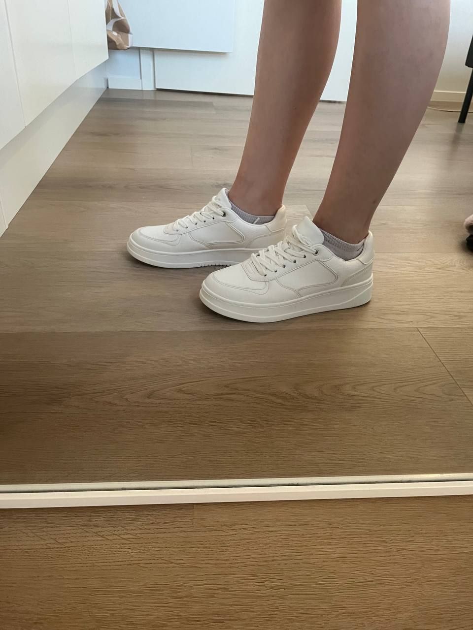Шкіряні кросівки  Zara.