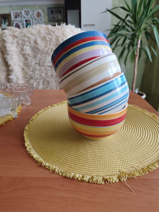 Продаю нові керамічні миски салатниці  та скляні салатниці на ніжках