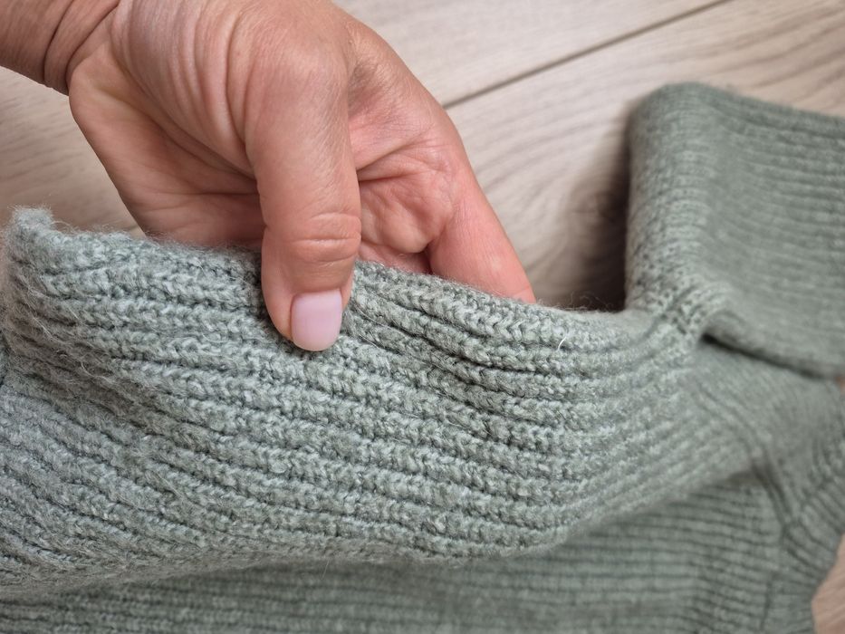 Светрик Zara на дівчинку 4-5 роки