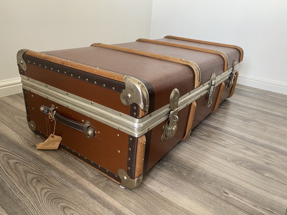 Stary kufer/ walizka/ skrzynia