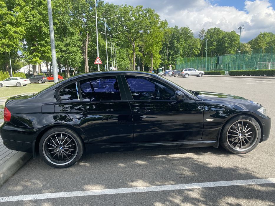 Bmw e90 2011 рік