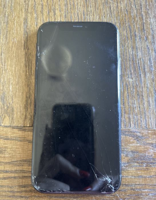 Iphone XR partido mas da sinal