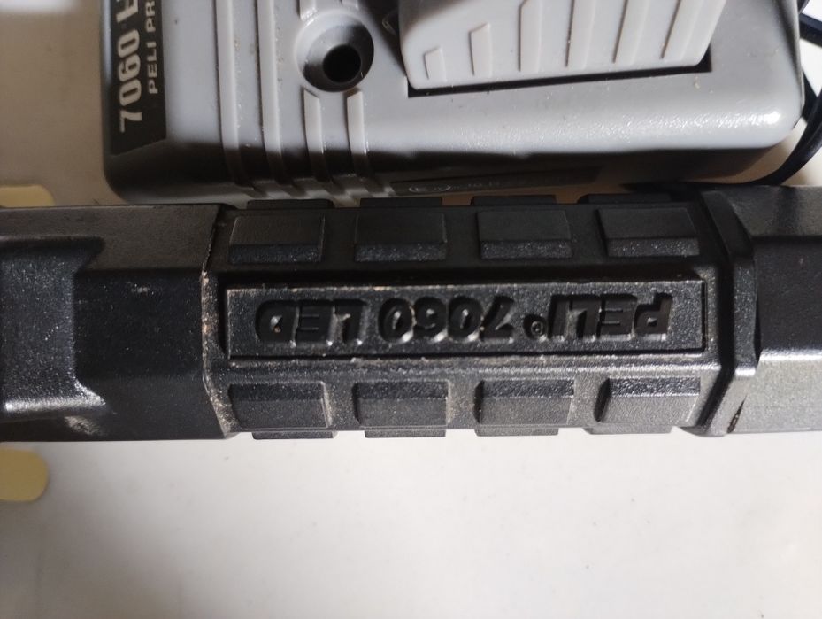 Latarka PELI 7060 LED + ładowarka