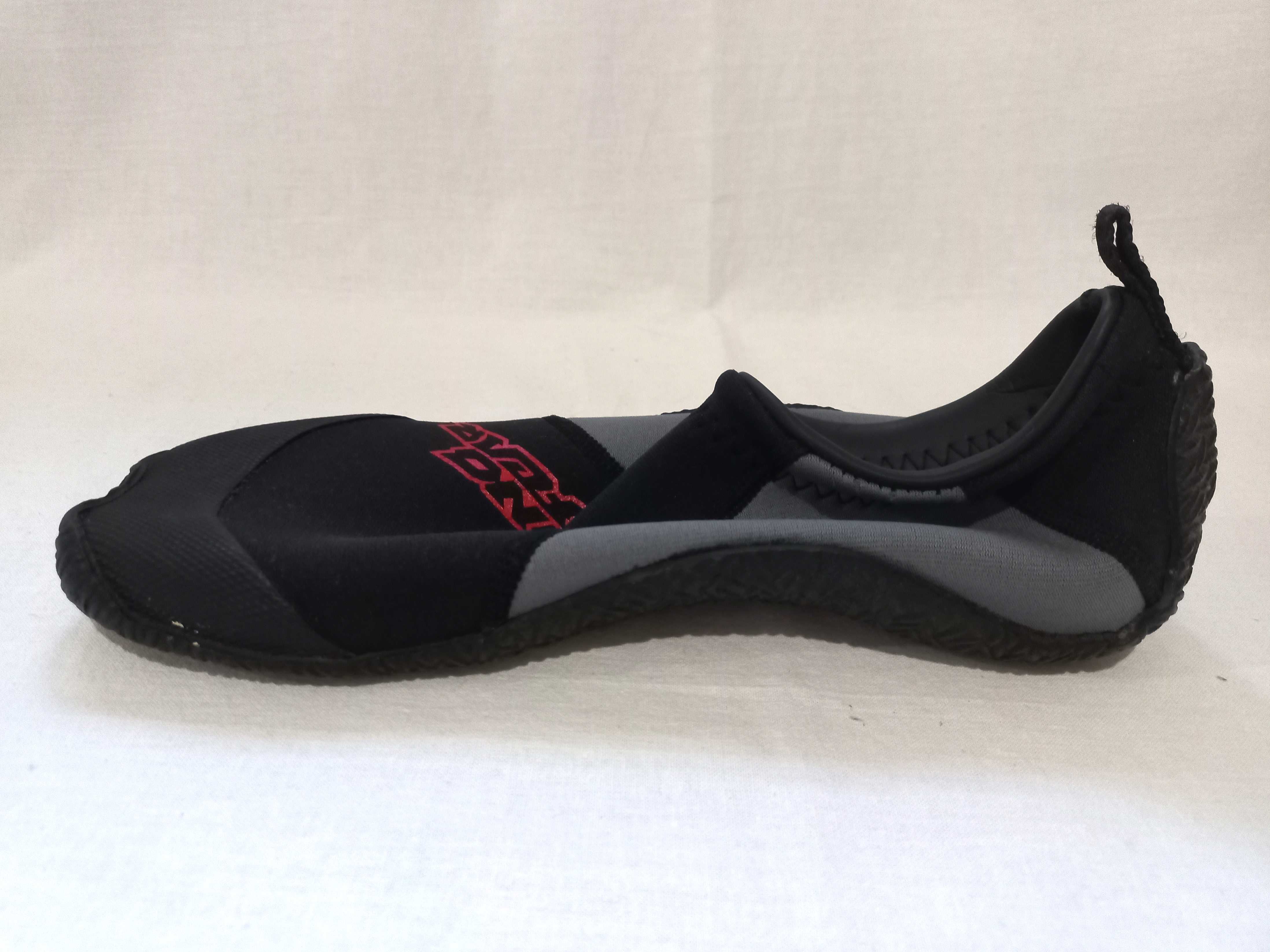 Buty DO WODY neoprenowe r. 36-37,5 czarne Unisex stan bdb