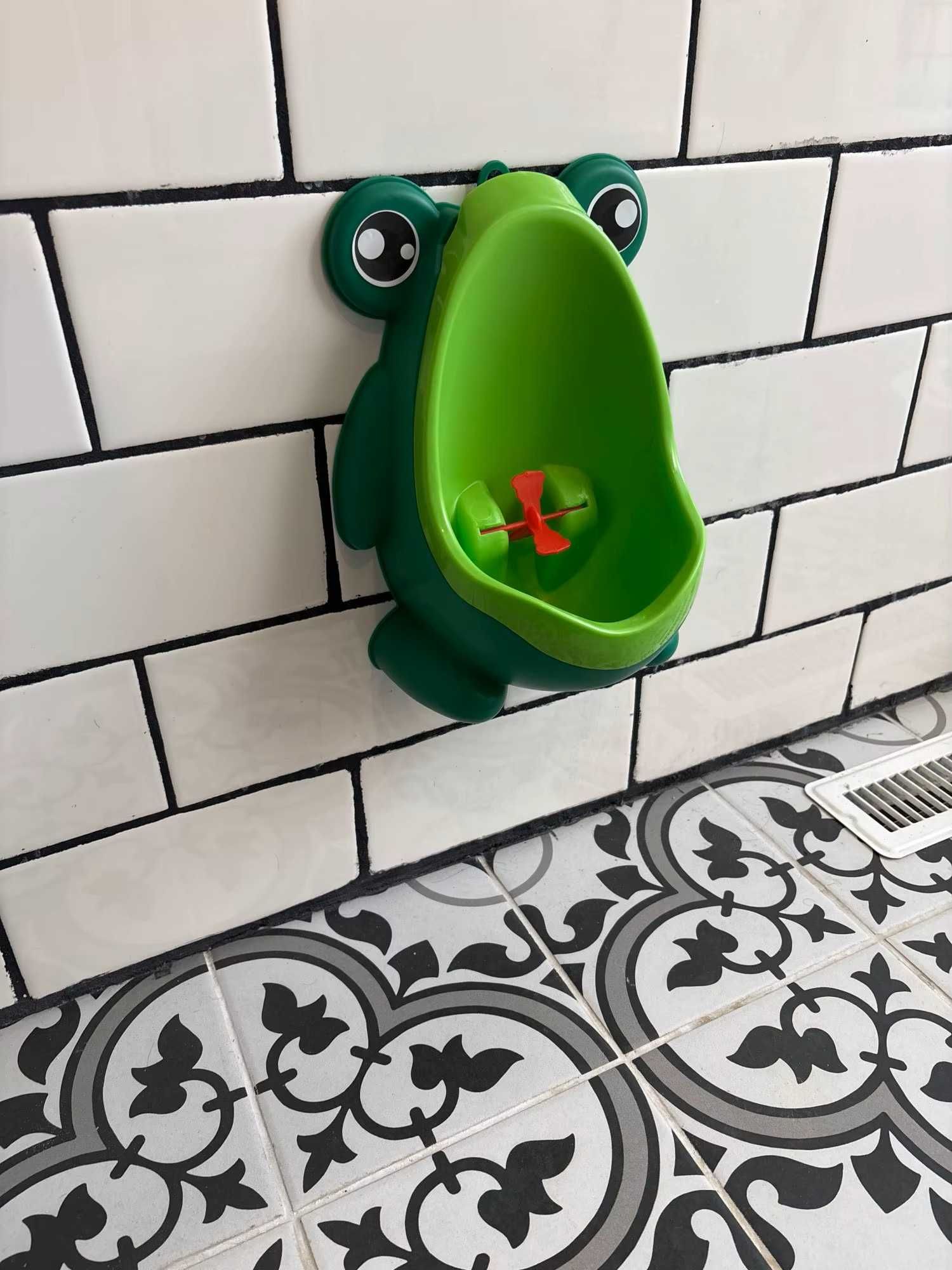 Mictório de parede pequeno sapo para meninos