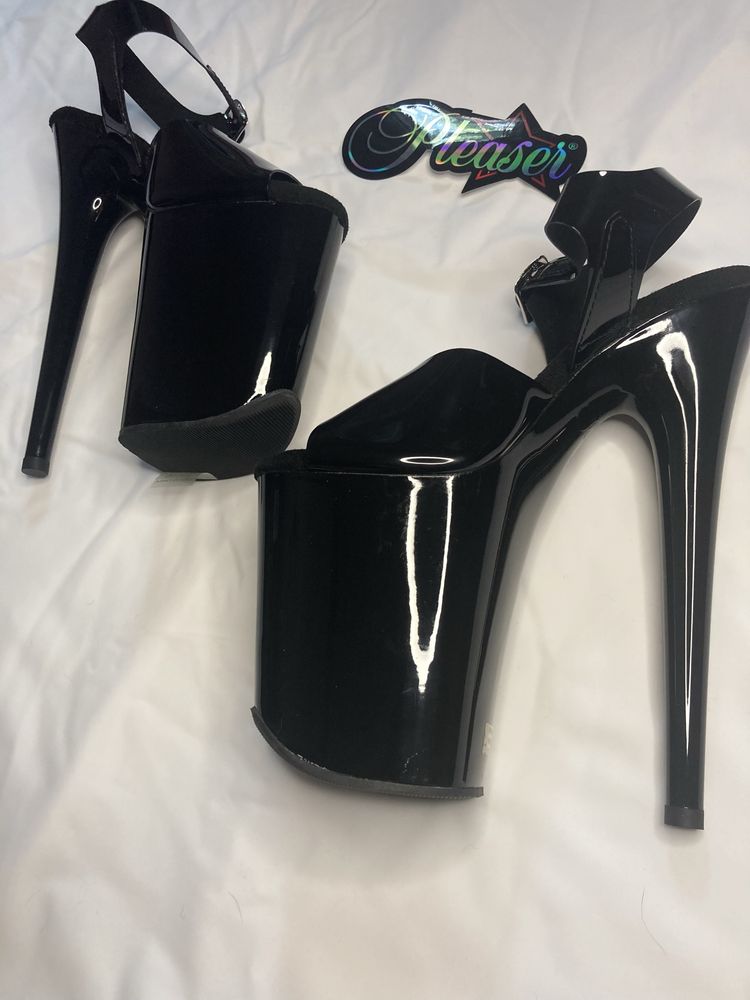 НОВІ Pleaser стріпи трійки 40 розмір