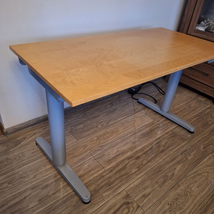 Biurko, stolik w bardzo dobrym stanie