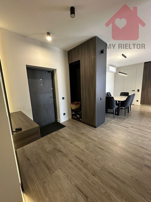Продаж двокімнатної великої квартири в центрі міста
