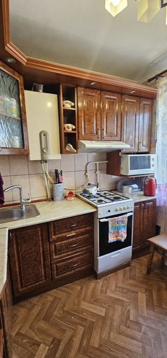 Чудова трьохкімнатна квартира по  Ю.Вороного