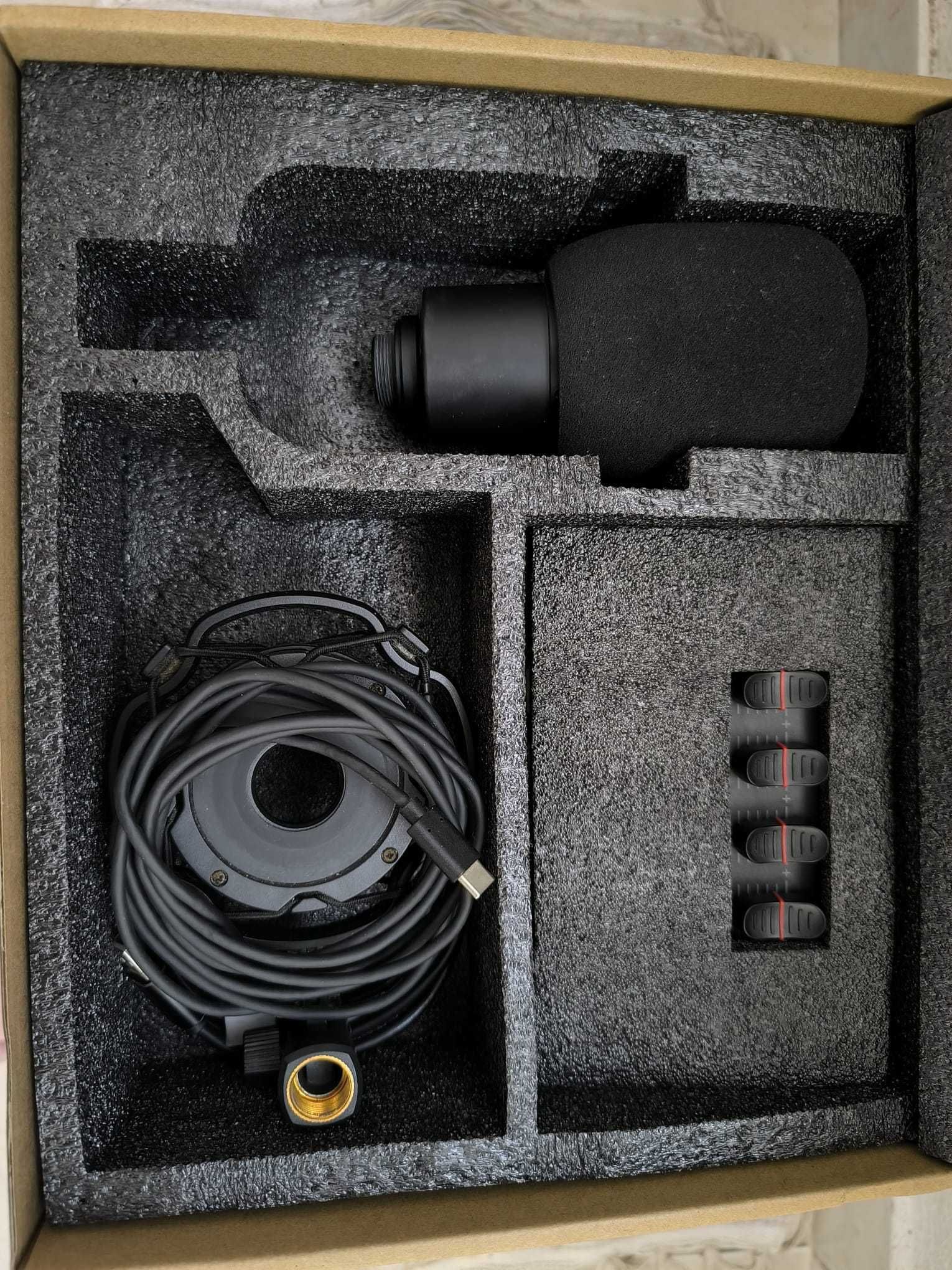 Microfone Fifine K669 (USB) + Mixer de Áudio Fifine (XLR)