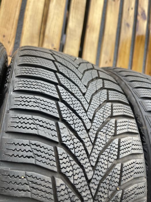 225/40 r18 шини резина зима (8,5мм стан нових)