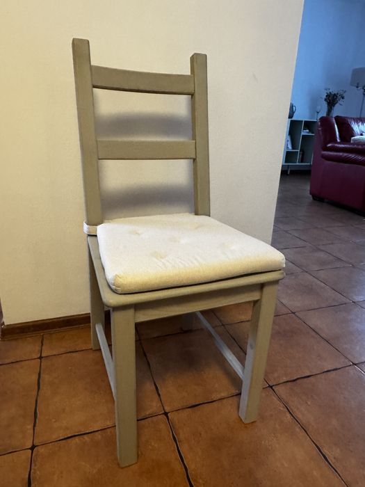 Krzesla komplet (4 sztuki)