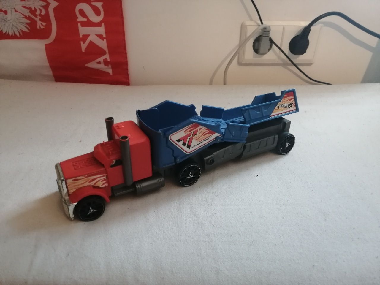 Duże samochody hot wheels