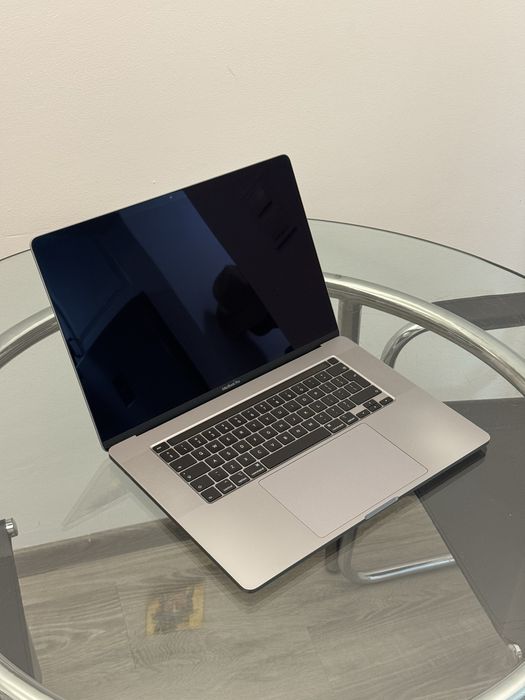 MacBook Pro 16″ (A2141) – Intelcore i9 / 16 GB / 1 TB SSD
