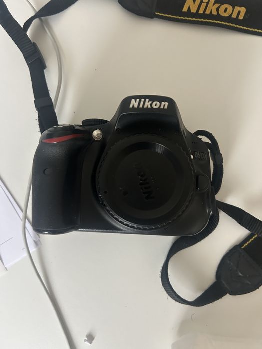 Máquina fotográfica Nikon D5100 + lente 10-24
