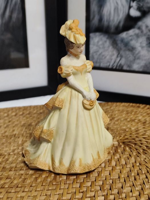 фарфоровая статуетка Coalport Beau Monde "Анастасия".  1993р