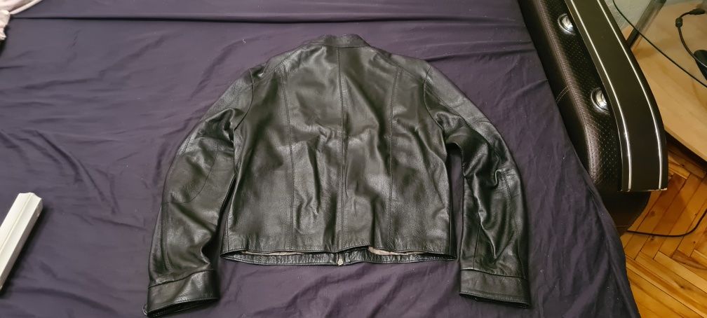 Продам итальянскую кожаную куртку лето (короткая)